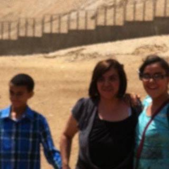 Meet your Posher, Jihan - Picture 2 of 2